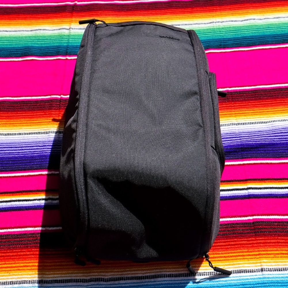 Incase Designs DSLR Sling Pack, Black
